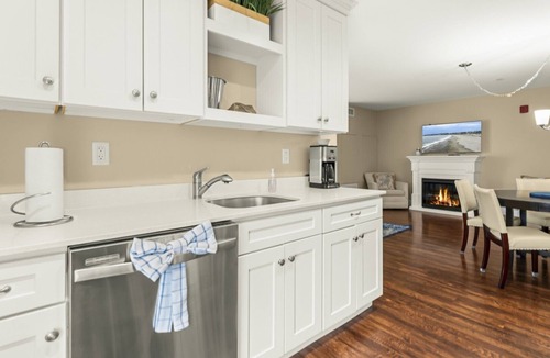 York Beach Condo | Big-Group Lock-Off Condo | 1BR + Resort Room | Sleeps a Crowd