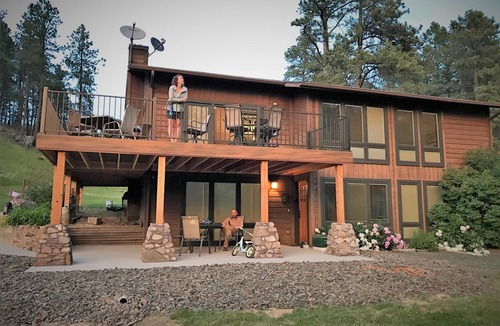 Custer House | Big Horn Lodge - Rare Cabin Bordering Custer State Park - Absolute Seclusion and Serenity