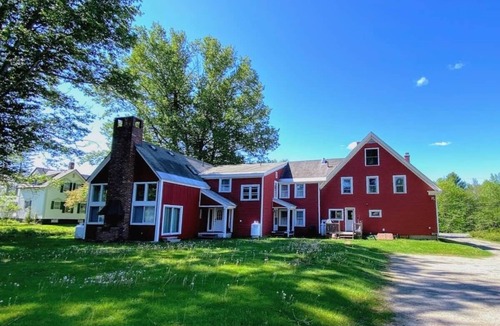 Franconia Apartment | Big Red Retreat: 2BR Franconia | Sleeps 6 | Clean & Cozy Gem