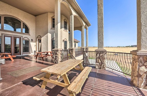Hudson House | Big spacious ranch with pool table and gaming room beautiful mornings and nights