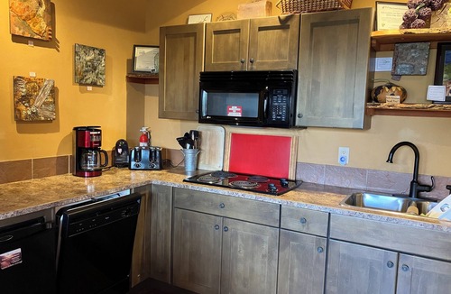 Okanagan-Similkameen Cottage | Bighorn Ridge 2-suite/1 bedroom EACH (SEPARATELY PRICED) Guest House - Bighorn Ridge 1-suite/1 bedroom Guest House