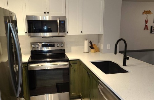 East Kootenay House | Bike In/Bike Out - Beautiful townhouse with safe private garage!