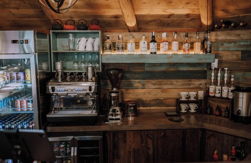 Red Deer River Crossing Cabin | Birch Cabin: Mountain Escape | Sleeps 4 | No Cleaning Fees | Private Bathroom