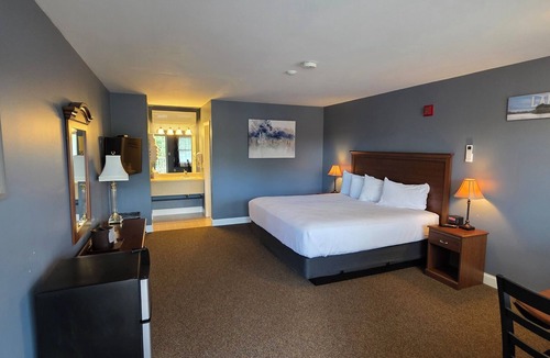 Laconia Hotel | Birch Knoll Motel