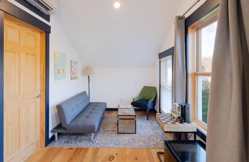Hinesburg Hotel | Birch Sunrise - private room in a Cozy boutique hotel in Hinesburg, Vermont