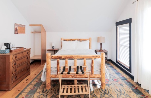 Hinesburg Hotel | Birch Sunset - private room in a Cozy boutique hotel in Hinesburg, Vermont