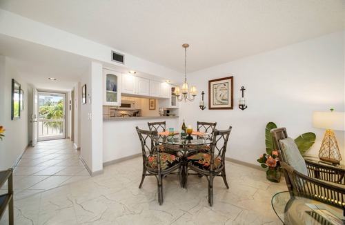 Stuart Condo | BIRD'S EYE VIEW 5 min walk to beach, lovely views of golfcourse, lakes, sunsets