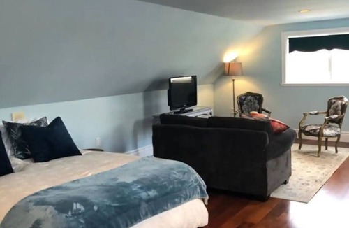 Metro Vancouver Regional District House | Bird Watchers Loft Stay