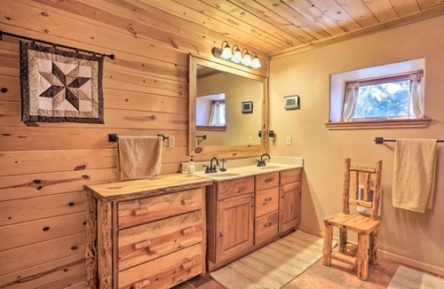 Hot Springs Resort | Black Hills 8-bedroom resort with VIEWS, Privacy, Tranquil, Wind Cave, Game room