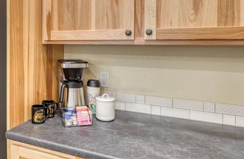 Rockerville Condo | Black Hills Basecamp with Garage-1 Bedroom-Near Mt. Rushmore