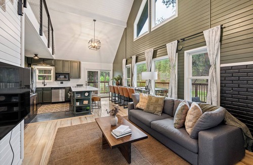 Rapid City Cabin | Black Hills Retreat Sauna/Hot Tub 5 min to Pactola