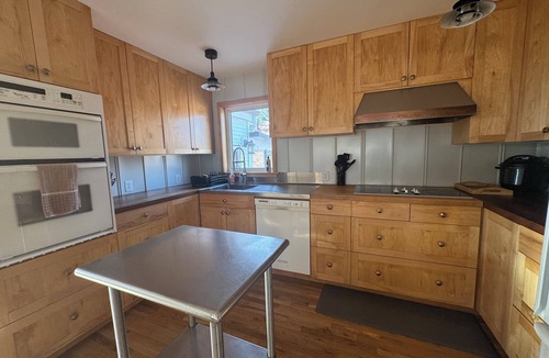 Granite Canon House | Blazing Star - 100-acre Ranch RetreatnPerfect House for Nature Lovers!n