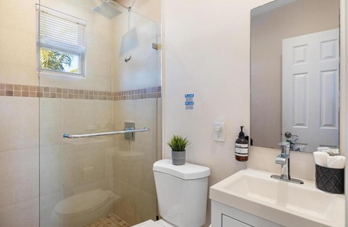 Poinciana Park Apartment | Bloom Hideaway - Mins to Las Olas & Beach