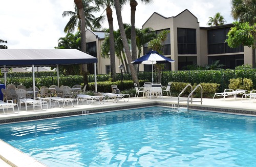 Jupiter Condo | Blue Breeze Getaway in Charming Coastal Jupiter. "New Listing"