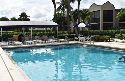 Jupiter Condo | Blue Breeze Getaway in Charming Coastal Jupiter. "New Listing"