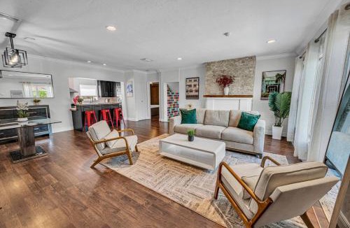 Coral Way House | Blue Heaven Poolside Retreat Brickell Sleeps 13