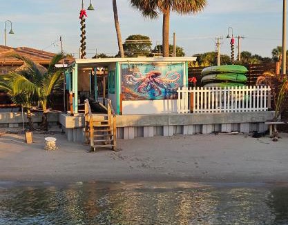 Singer Island Hotel | Blue Heron Bridge Hotel and Dive Club