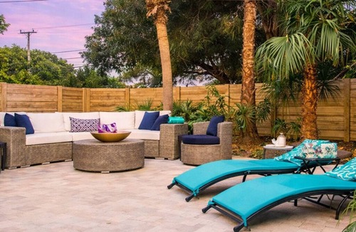 Old Northwood House | Blue Lagoon - Pool, Mins to DT + Beaches