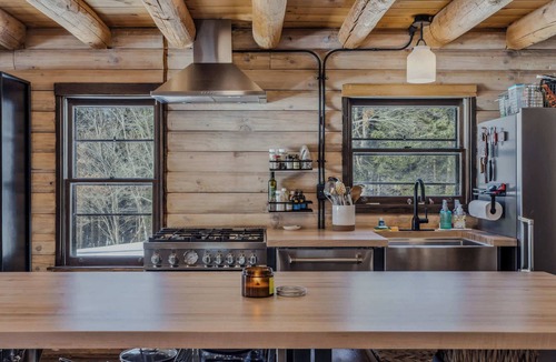 Hartland Cabin | Blue & Sonny Hollow, Modern Cabin with Firepit