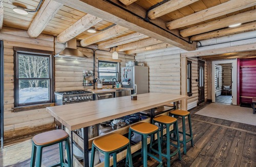 Hartland Cabin | Blue & Sonny Hollow, Modern Cabin with Firepit