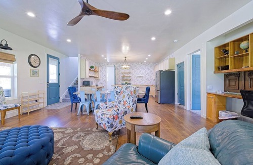 Oakley House | Blue Willows : Alpine Escape Home