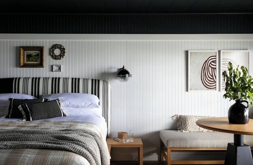 Ocean Point Hotel | Bluebird Ocean Point Inn | Shore Oceanfront Deluxe Suite | with Fire Pits