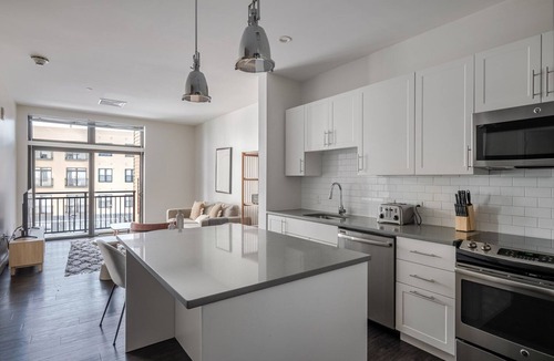 Assembly Square Apartment | Blueground | Assembly Square, pool, nr Mystic River