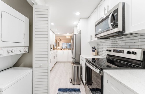 Boca Raton Apartment | Boca Intracoastal Retreat: Pet Friendly, Walk to Beach, Pool & Gym