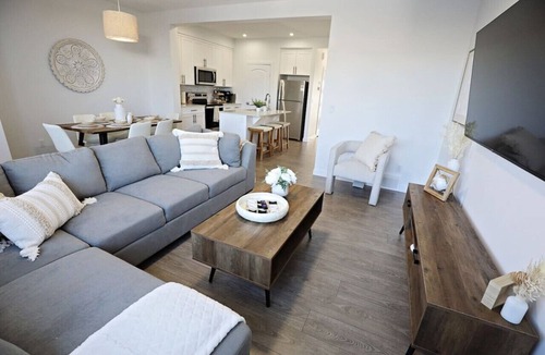 Northwest Edmonton House | BoHo Retreat with King Beds|A/C|Near Henday & WEM