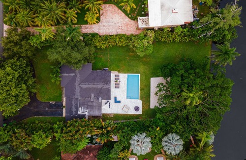 El Portal Villa | Boho Villa 4BR Villa With Canal View Sand VB CT