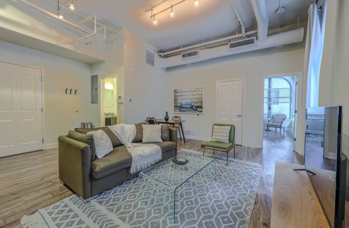 Boston Financial District Apartment | Bold, Spacious 2br in Boston`s Financial District