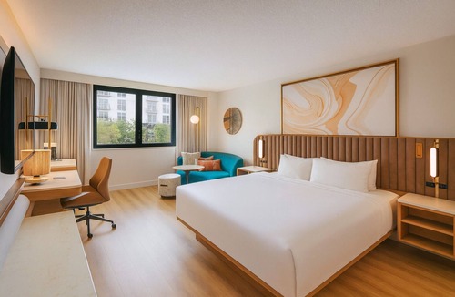 Flagami Hotel | Book Now! 2 Spacious Units, Free Airport Shuttle, On-Site Restaurant