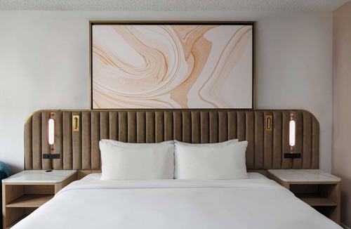 Flagami Hotel | Book Now! 2 Spacious Units, Free Airport Shuttle, On-Site Restaurant