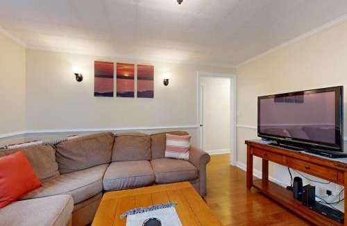 East Boothbay House | Boothbay Harbor Home with Water Views | Near Dining & Whale Watching