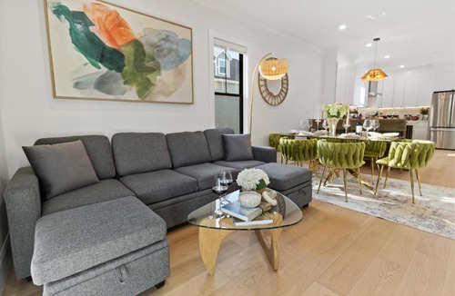 East Somerville Apartment | Boston Charm 2BR2BTH/8 Minutes to Boston