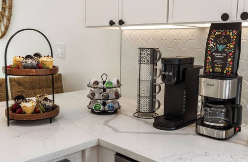 East Somerville Apartment | Boston Charm 2BR2BTH/8 Minutes to Boston