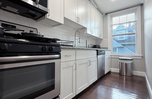 Washington Park Apartment | Boston Relocation Housing - Fully Furnished 4BR Home for Extended Stays