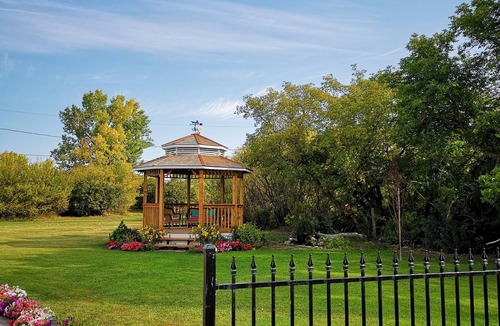 Hawarden House | Boutique rental suite in antique church,15 mins from Lake Diefenbaker! Sleeps 6+