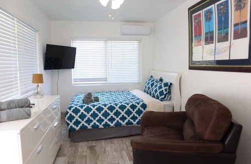 Palm Beach Shores House | 🏖 Boutique Studio in Tropical Paradise ⛱