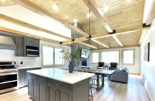 Notchland House | *Brand New* 4BR luxury mountain home near Attitash