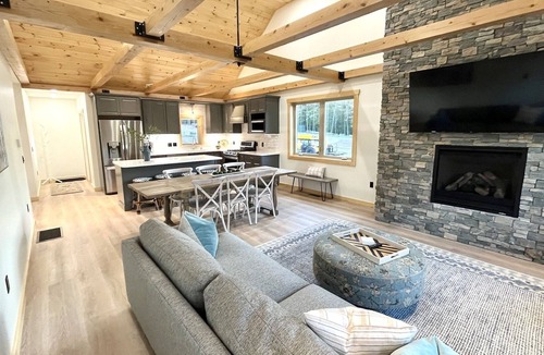 Notchland House | *Brand New* 4BR luxury mountain home near Attitash