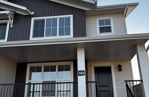 Markerville House | Brand New Beautiful Duplex Near the Lake!