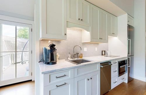 Boothbay House | Brand new guest apartment with furnished deck, fast WIFI, dock, & water views