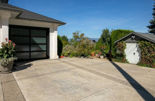Southeast Kelowna House | Brand New Listing! Private Family Vacation Estate with Lake View and City View.