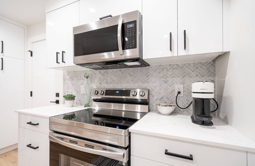 Pemberton Heights House | Brand New Modern Suite - Minutes away from Downtown Vancouver