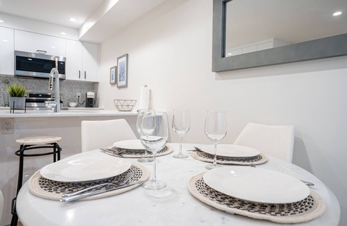 Pemberton Heights House | Brand New Modern Suite - Minutes away from Downtown Vancouver