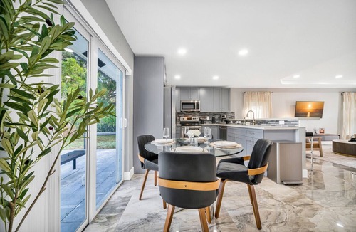 Jog Road House | Brand New Modern Villa - Fully Fenced Backyard