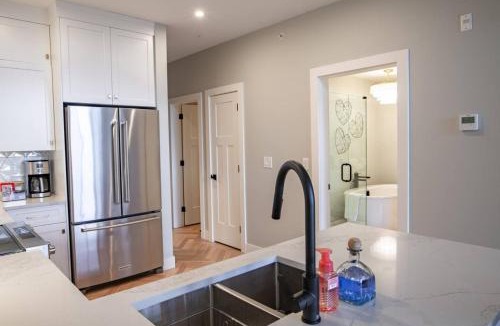 Harrison Hot Springs House | Brand New Penthouse with Lake and Mtn Views