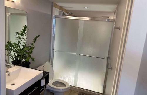 Crosstown Apartment | Breathtaking Views with Sauna, Pool &Jacuzzi