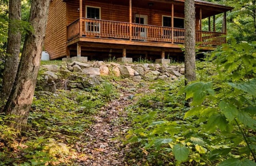 Holden Cabin | Brewer Lake Cabin with Private Dock